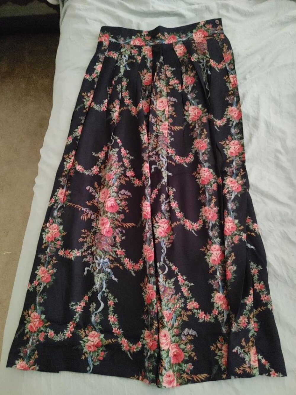Vintage Herman Geist Size 10 100% Rayon Navy & Flowers Pleated Skirt